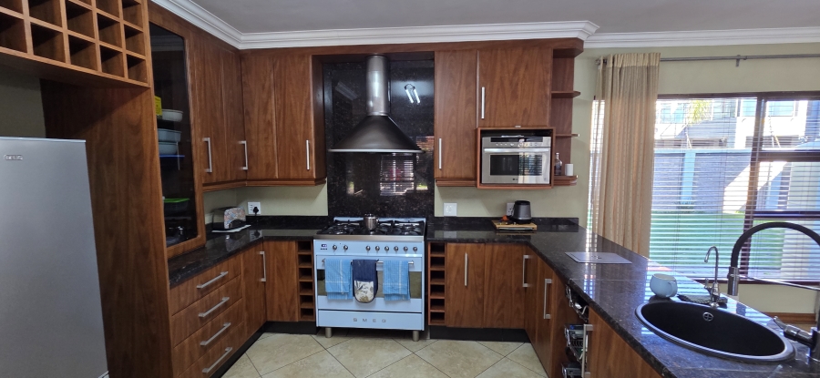 4 Bedroom Property for Sale in Roylglen Gardens Northern Cape